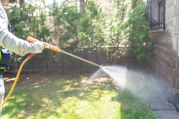 Pest Control Cost in Country Clu, MO